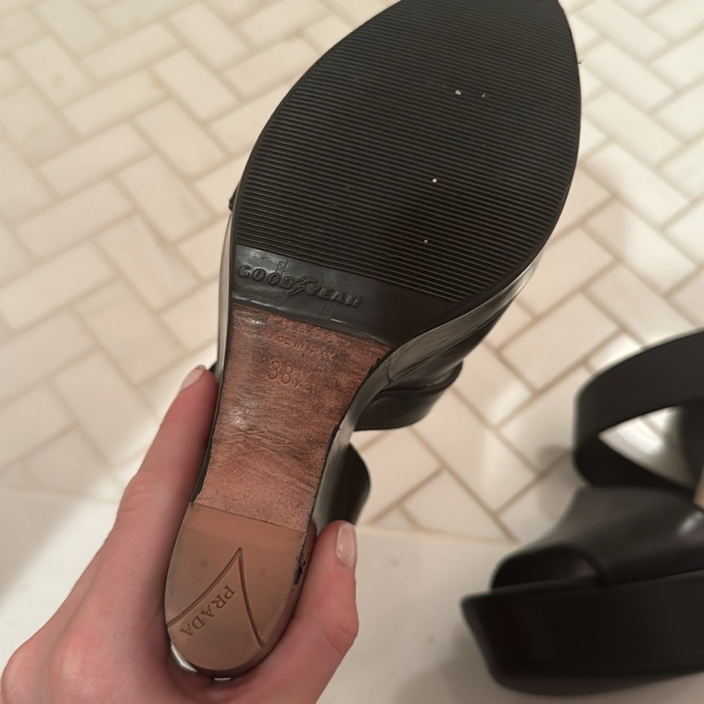 Prada black leather heel - Picture 7 of 8